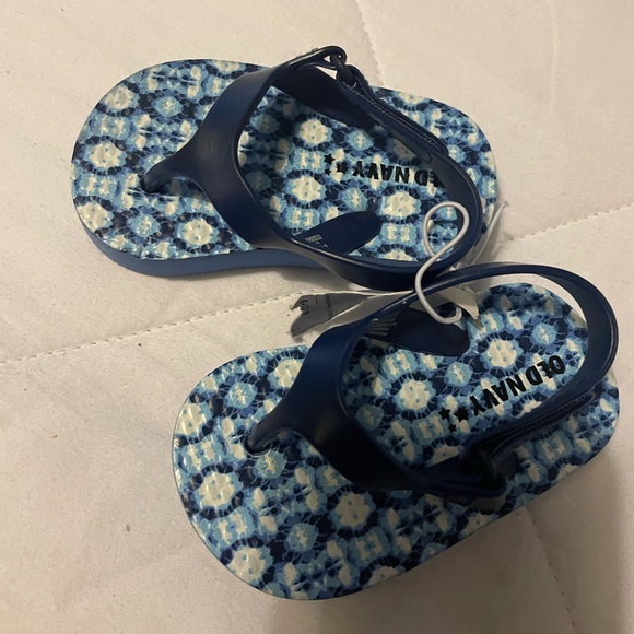 Baby 6-12 Months OLD NAVY sandals - Picture 1 of 2